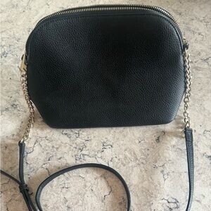 Adorable Kelly & Katie Black Crossbody Bag Chain Strap Zip Top